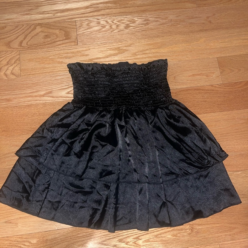 GREAT QUALITY Black silky Shein skirt in size large.